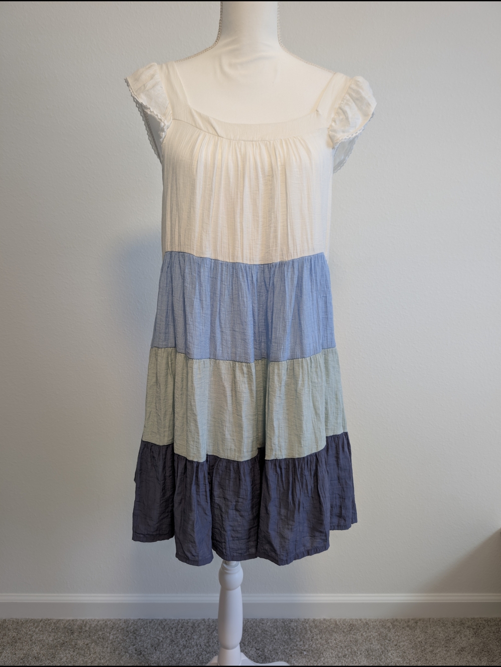 Mia & Tess Colorblock Tiered Dress Small Cream Blue Sage Boho Ruffle Sleeve